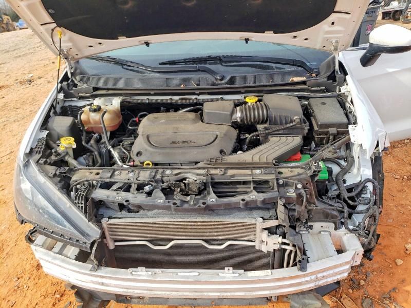 2020 Chrysler Voyager lxi