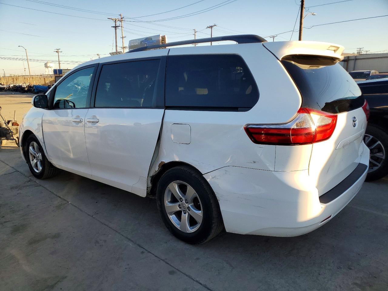 2015 Toyota Sienna le