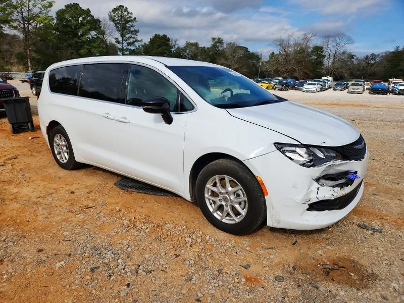 2025 Chrysler Voyager lx