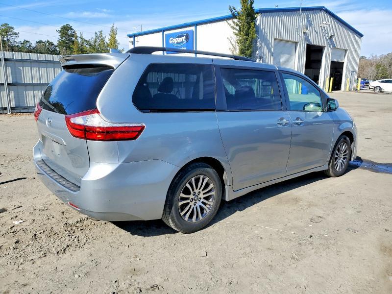 2019 Toyota Sienna xle