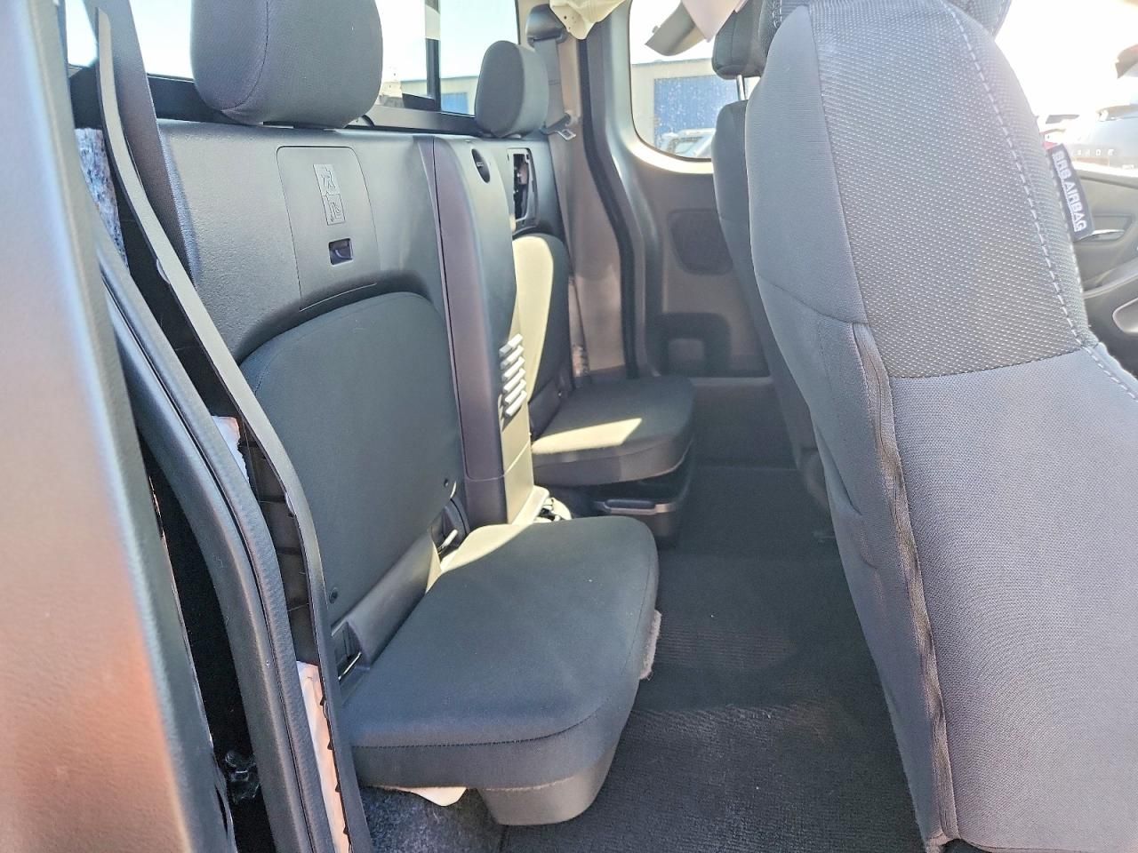 2023 Nissan Frontier s