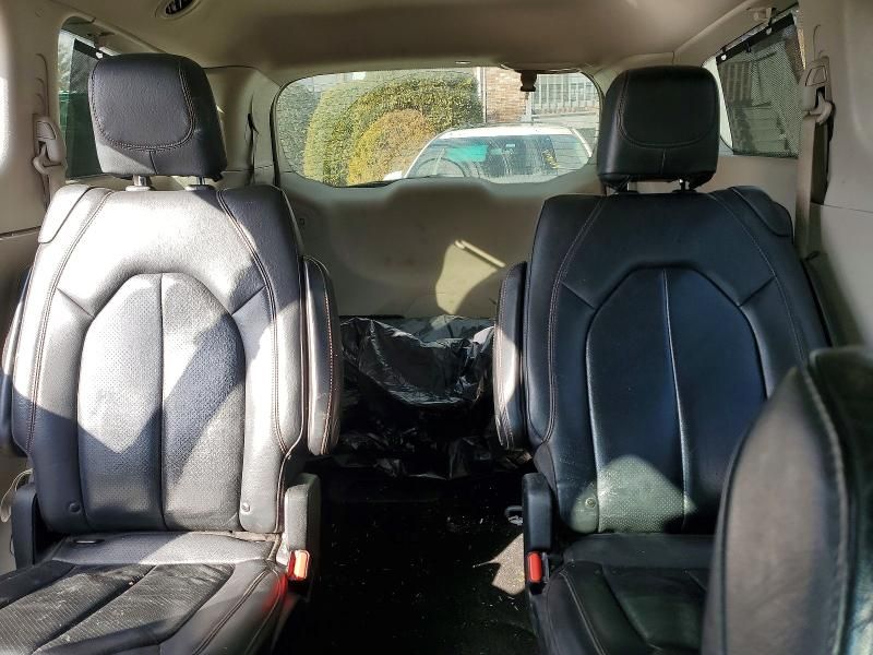 2020 Chrysler Pacifica Touring l