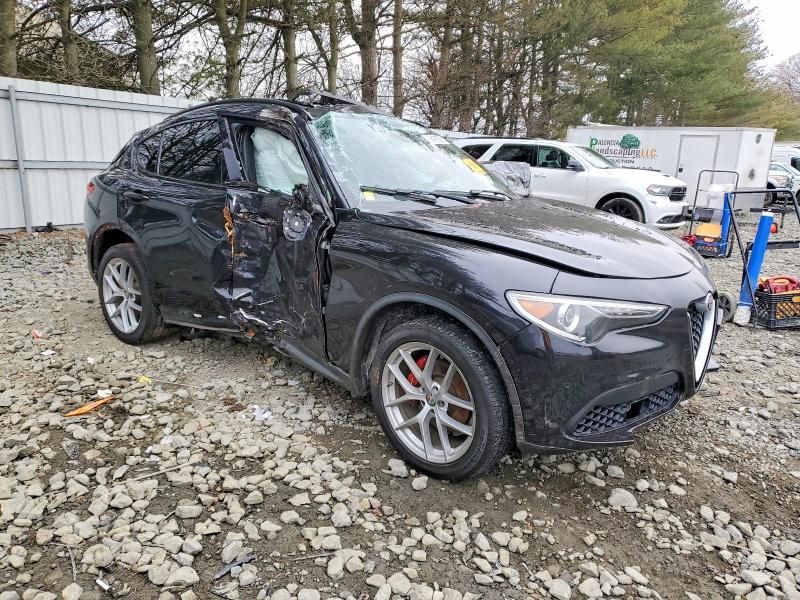 2018 Alfa Romeo Stelvio ti Sport
