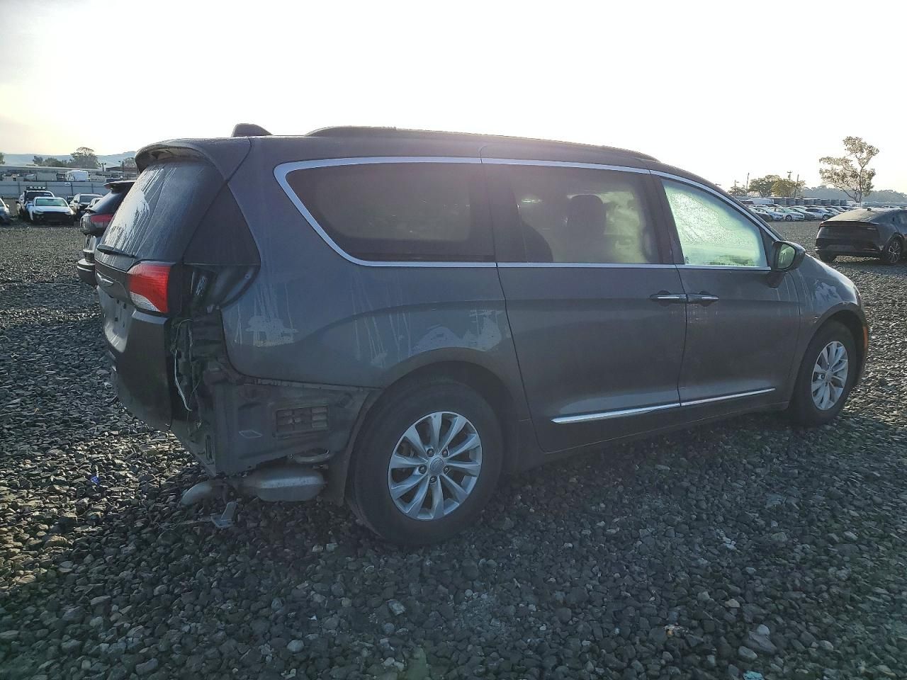 2017 Chrysler Pacifica Touring l