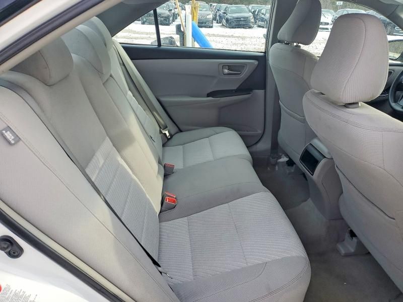 2016 Toyota Camry le