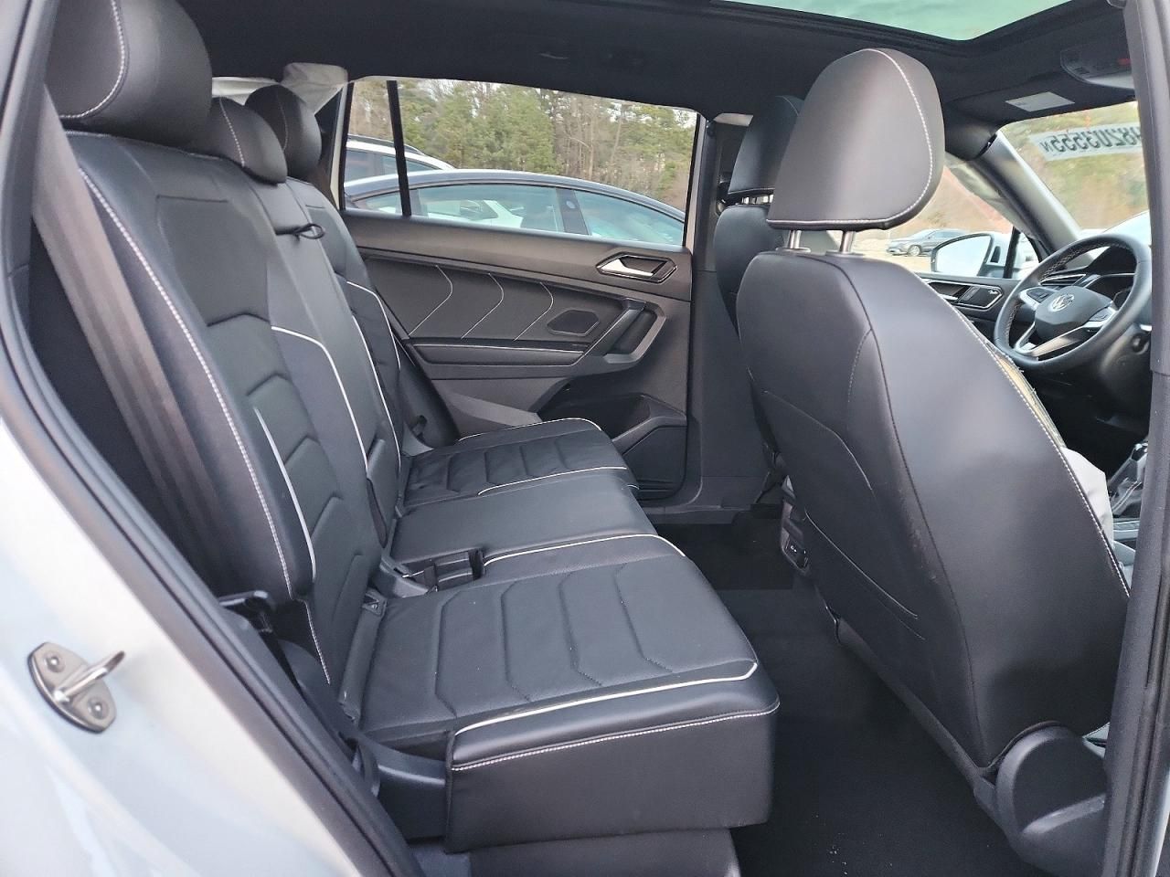 2023 Volkswagen Tiguan sel R-line Black