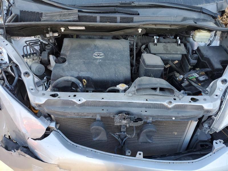 2016 Toyota Sienna xle Premium 8-passenger