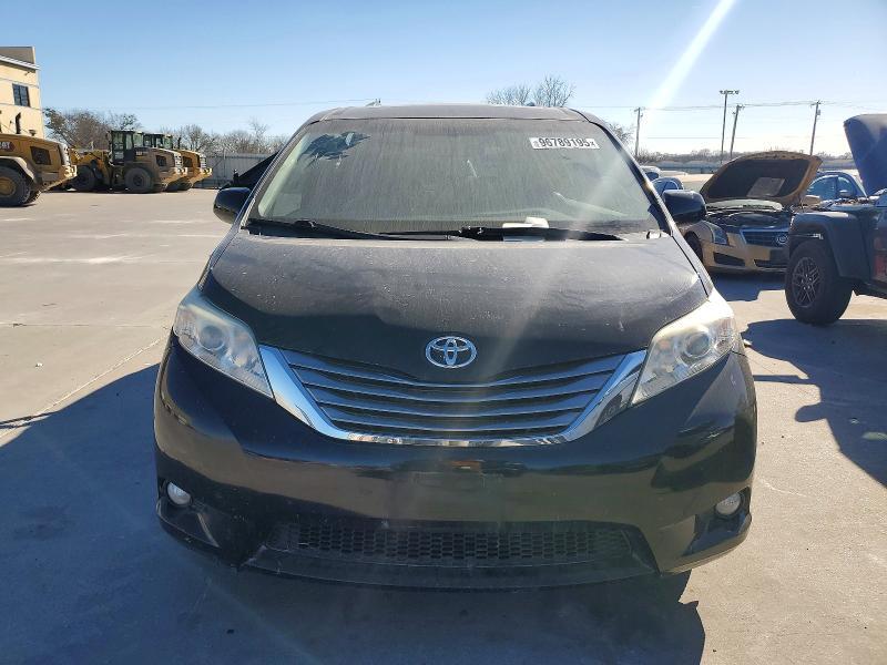 2016 Toyota Sienna xle 8-passenger