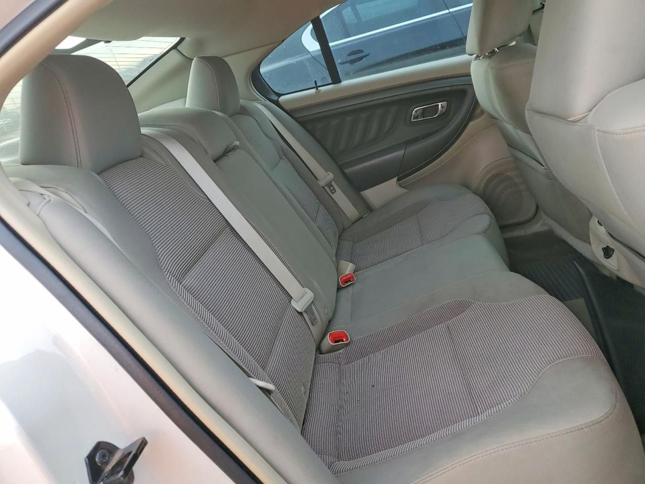 2010 Ford Taurus sel