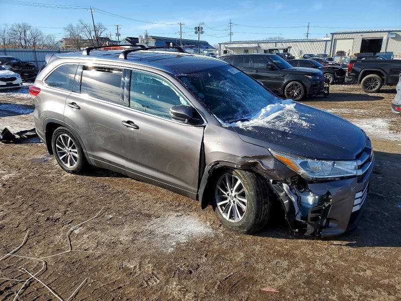 2018 Toyota Highlander se