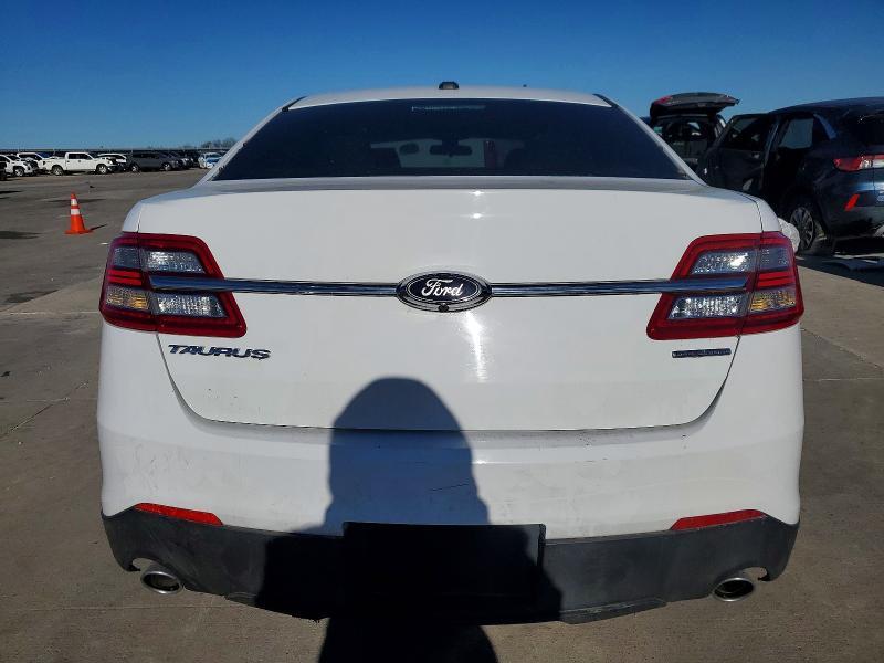 2018 Ford Taurus se
