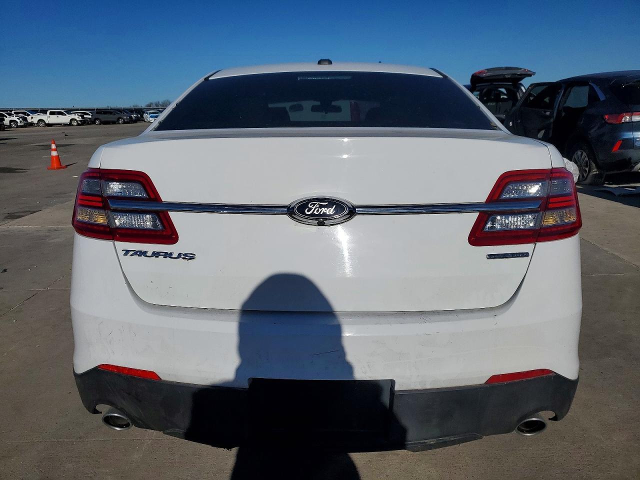 2018 Ford Taurus se