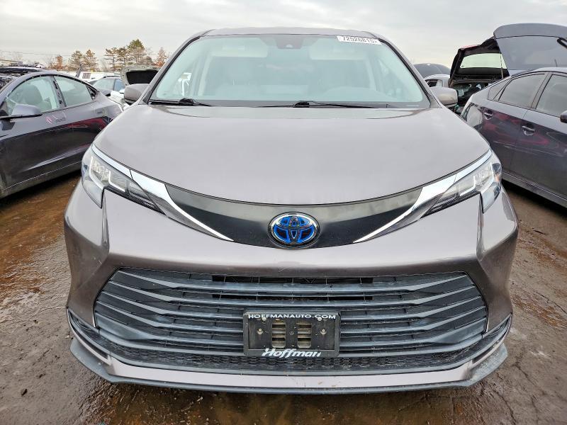 2021 Toyota Sienna le