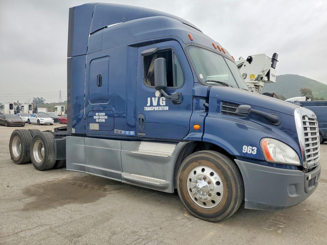2018 Freightliner Cascadia 113 Semi Truck