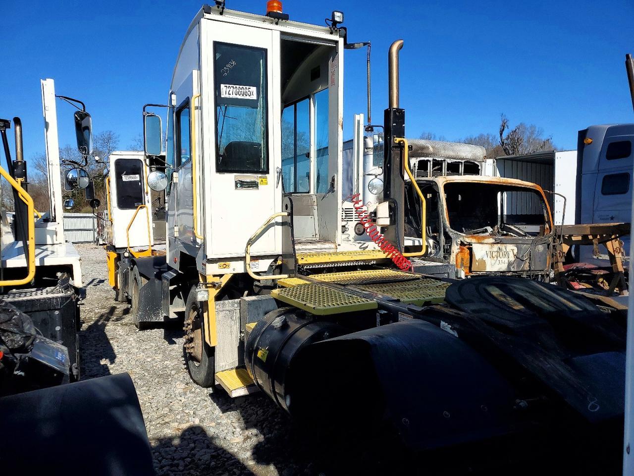 2022 Autocar Llc 2022 Autocar Xspotter OFF-HIGHWAY Yard Truck