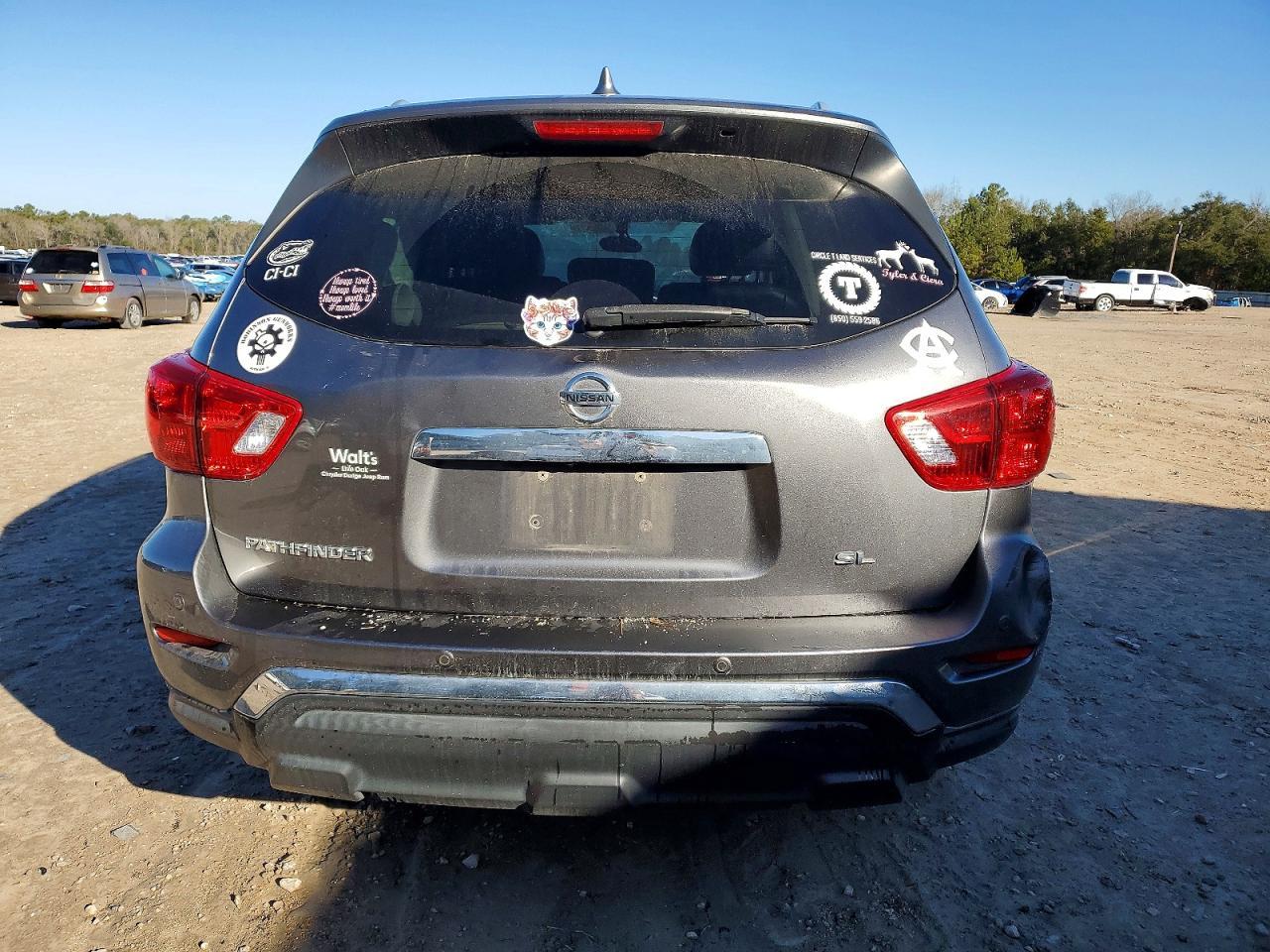 2020 Nissan Pathfinder sl