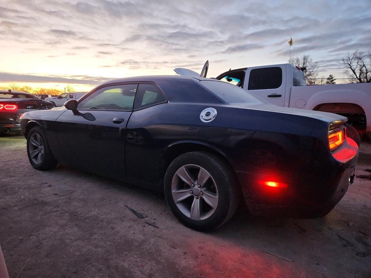 2016 Dodge Challenger sxt