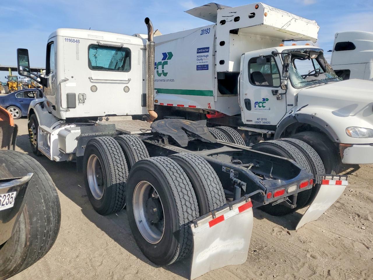 2020 Peterbilt 579 Semi Truck