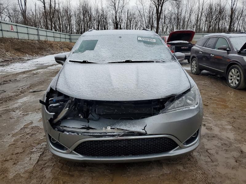 2019 Chrysler Pacifica Touring l