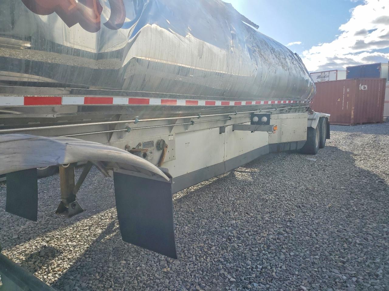 2016 Walker Tank Trailer