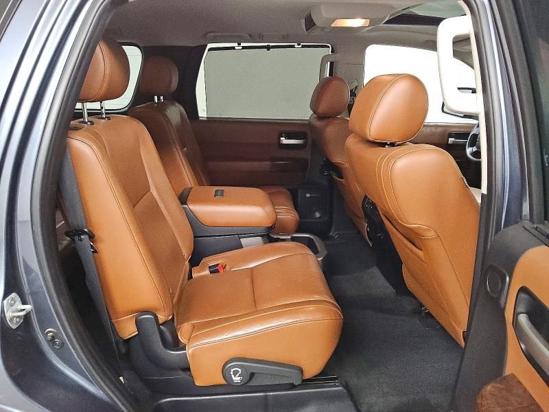 2010 Toyota Sequoia Platinum