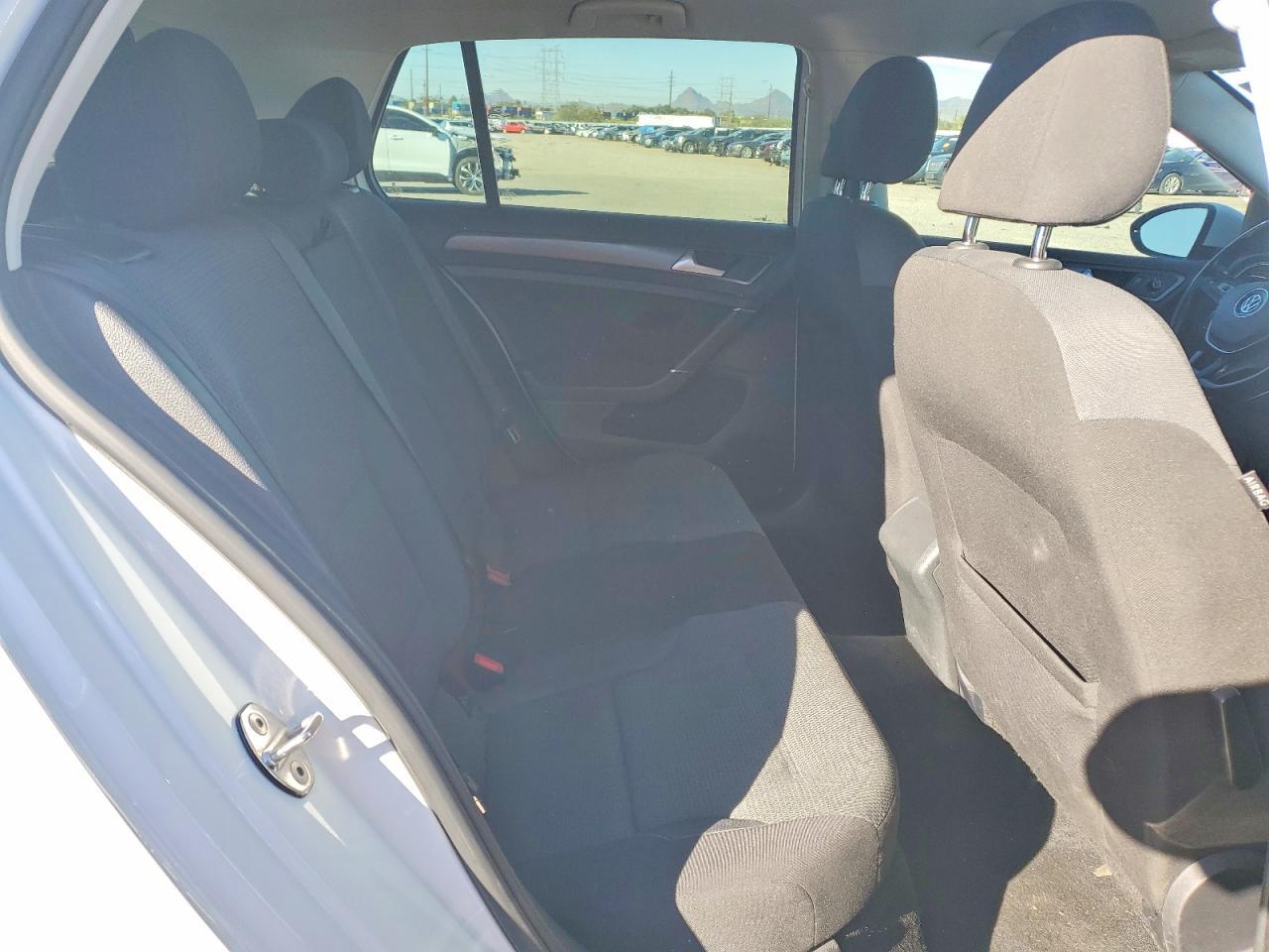 2018 Volkswagen Golf s