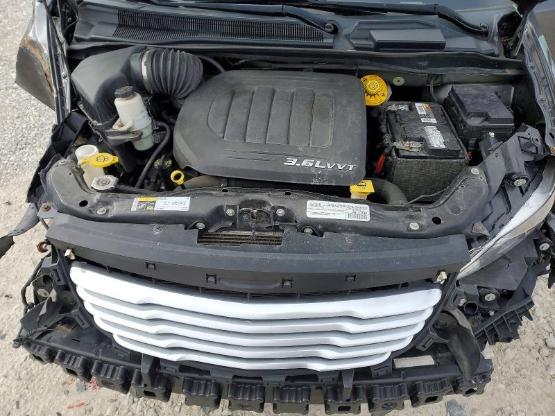 2015 Chrysler Town & Country lx