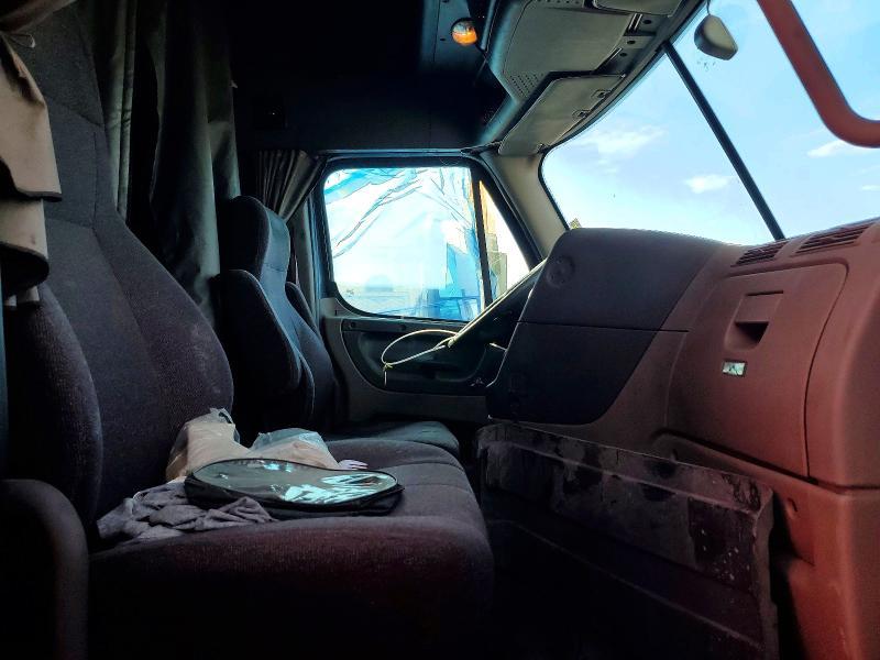 2018 Freightliner Cascadia 113 Semi Truck