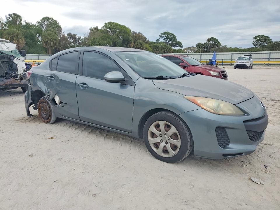 2013 Mazda 3 I