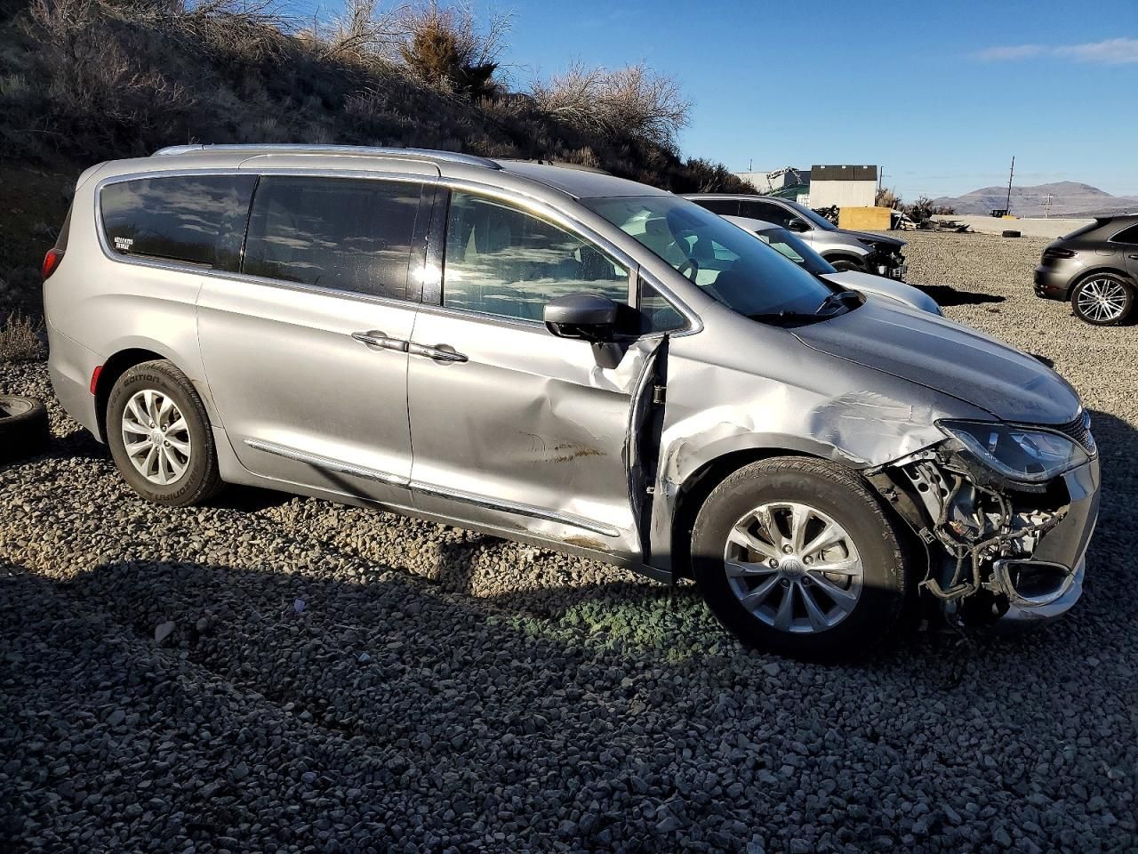 2018 Chrysler Pacifica Touring l