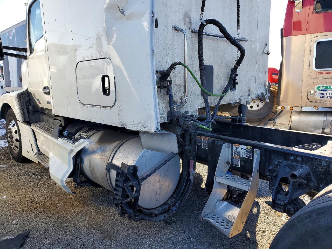 2022 Kenworth T680 Semi Truck