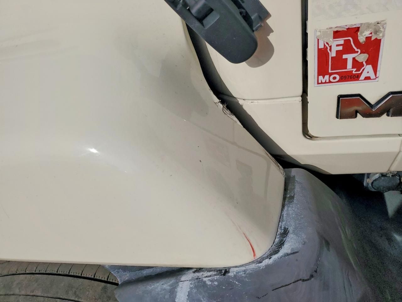 2015 Mack Cxu613 Semi Truck