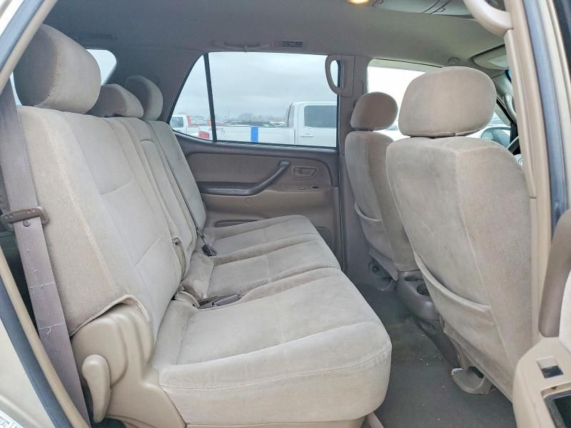 2004 Toyota Sequoia SR5