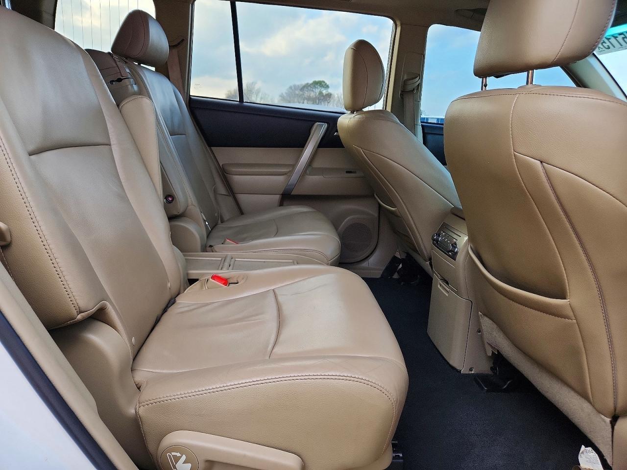 2013 Toyota Highlander Base