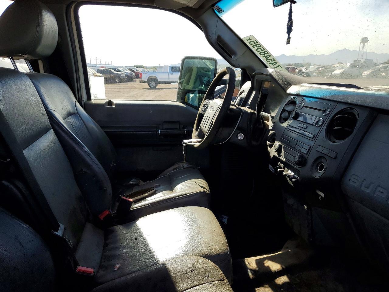 2015 Ford F550 Super Duty Truck Cab AND Chassis