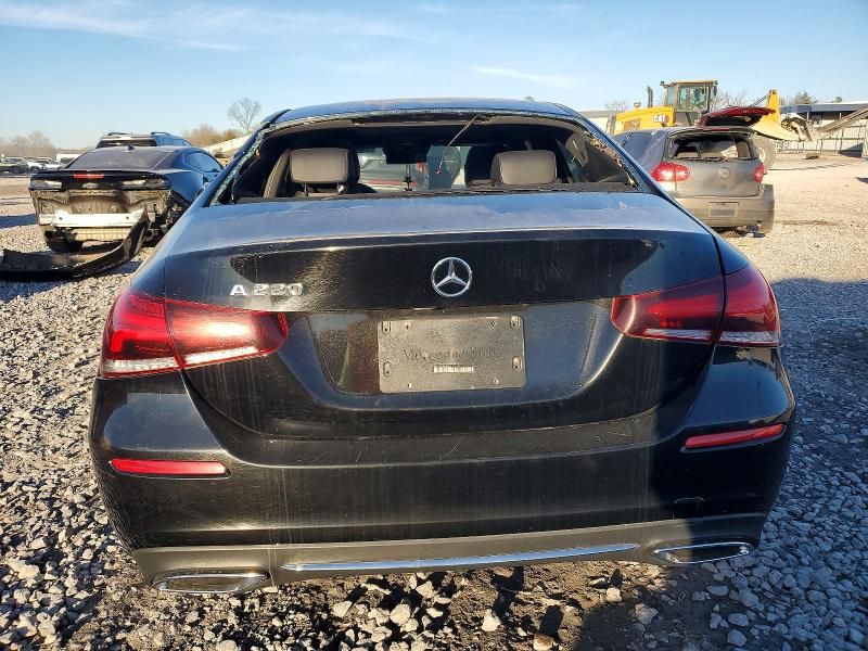 2020 Mercedes-Benz A 220