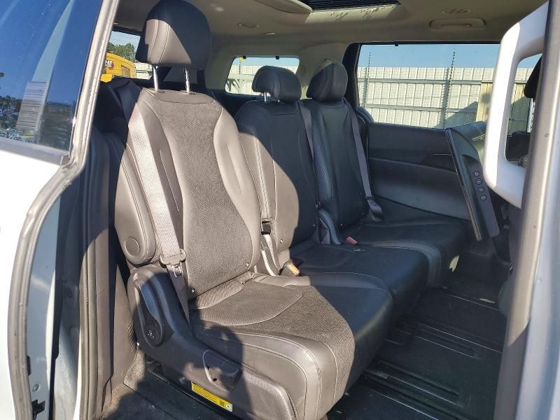 2025 KIA Carnival sx