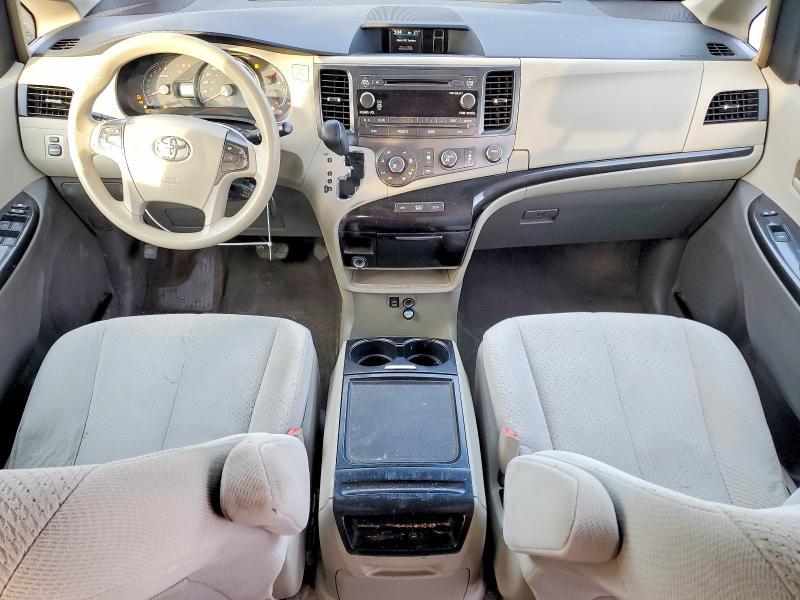 2012 Toyota Sienna le 8 Passenger