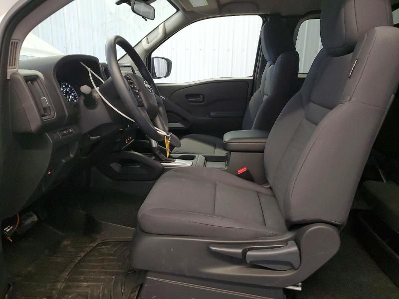 2025 Nissan Frontier s