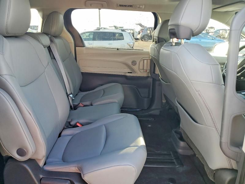 2023 Toyota Sienna xle