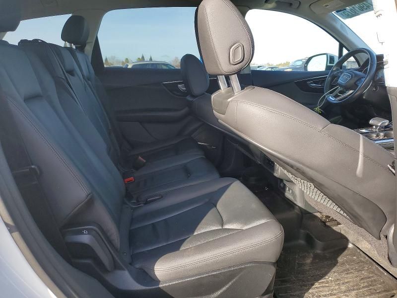 2020 Audi Q7 Premium Plus