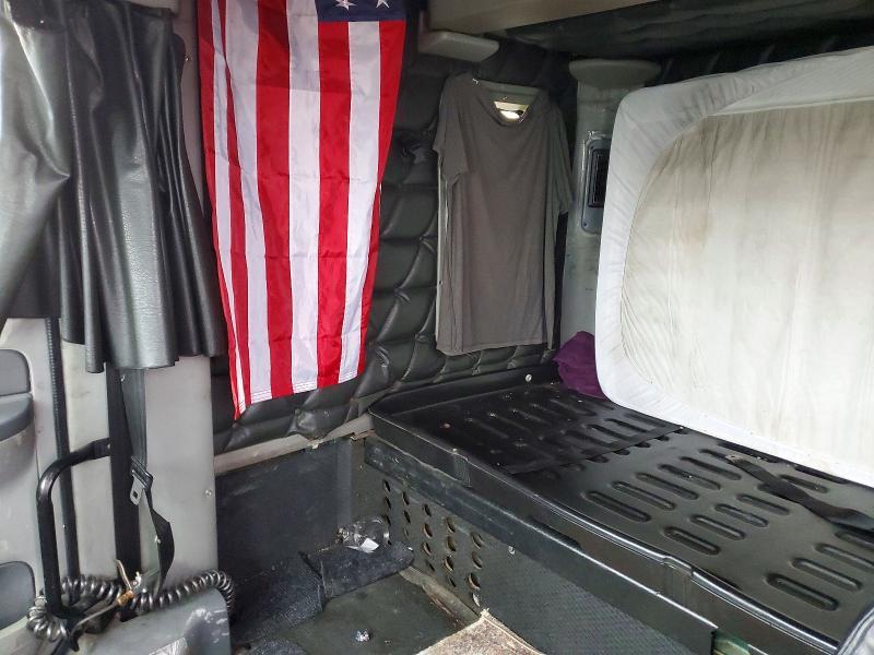 2006 Freightliner Convention Semi Truck