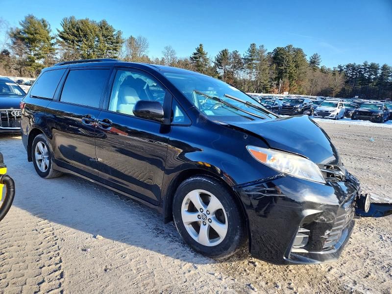 2018 Toyota Sienna le