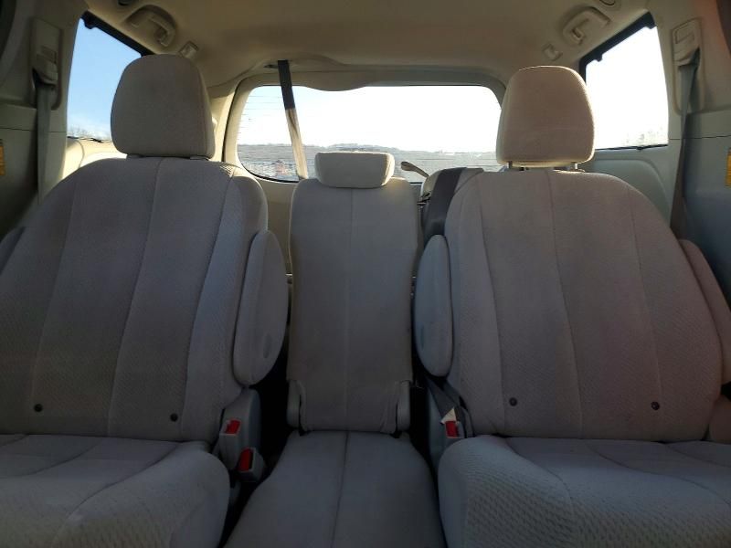 2014 Toyota Sienna le