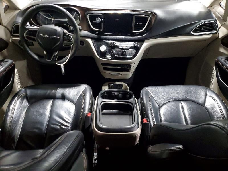 2017 Chrysler Pacifica Touring l