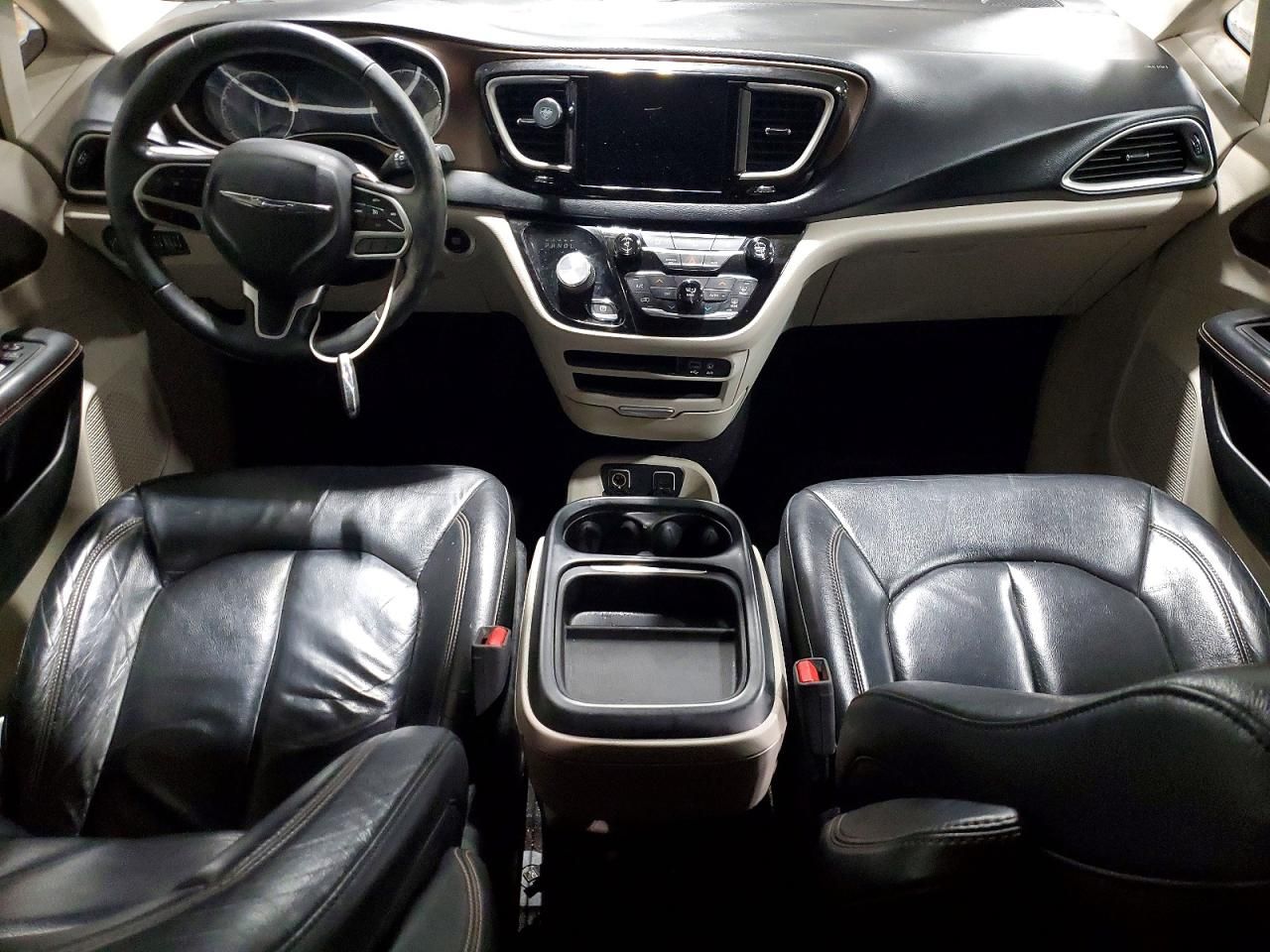 2017 Chrysler Pacifica Touring l