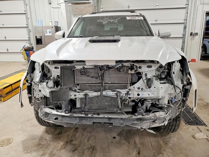 2025 Toyota 4runner SR5