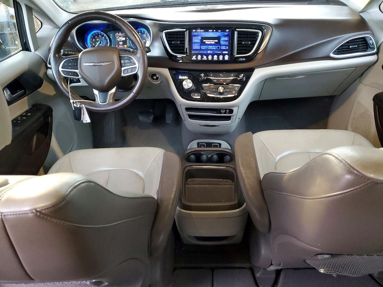 2017 Chrysler Pacifica Touring l