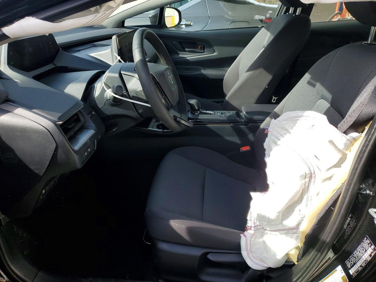 2025 Toyota Prius le