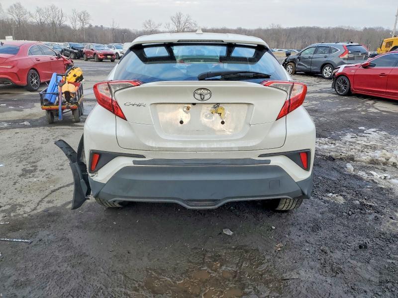 2021 Toyota C-hr xle